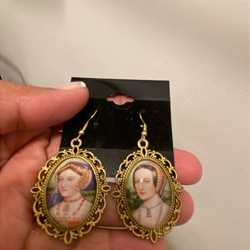 Vintage (like)  Gold gold color Framed Portrait Earrings